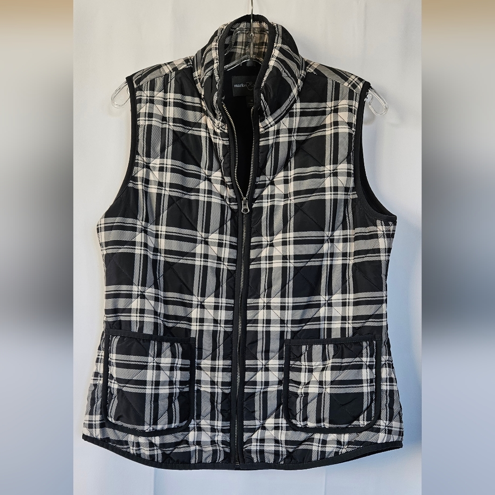 Market and Spruce Plaid quilted‎ vest size medium